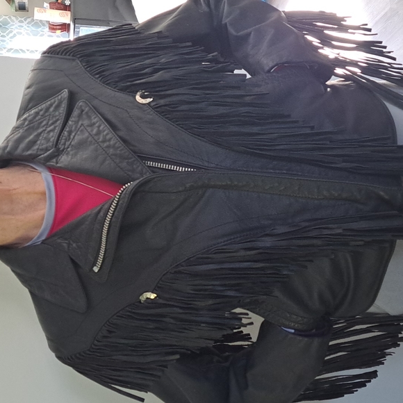 Vintage women's black leather fringe motorcycle jacket - Picture 3 of 9